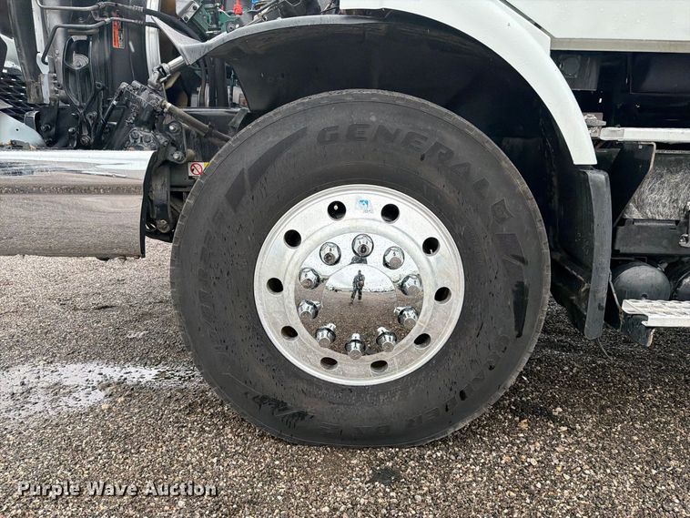 image for item FW3523 2013 Volvo VHD vacuum truck