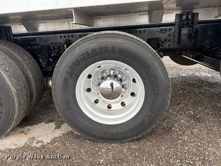 image for item FW3523 2013 Volvo VHD vacuum truck