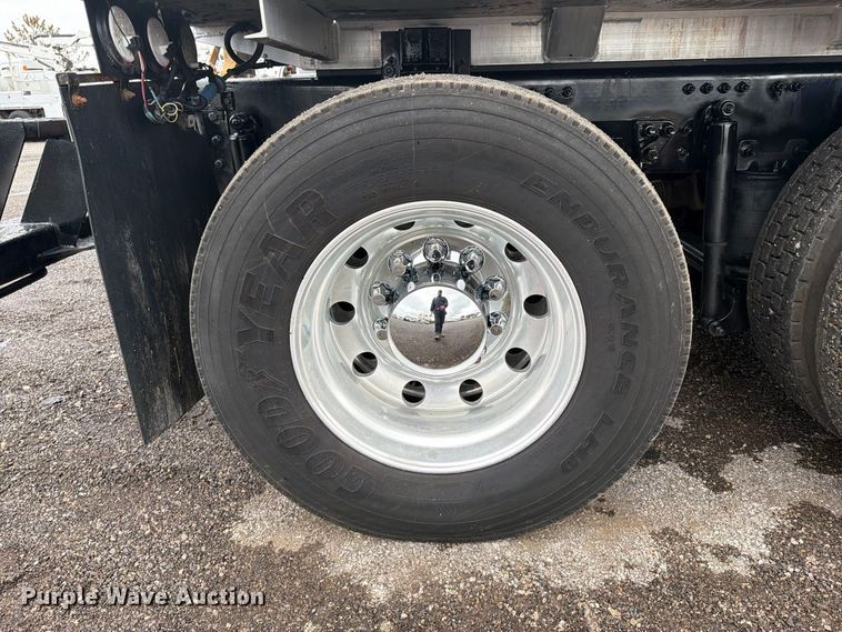 image for item FW3523 2013 Volvo VHD vacuum truck