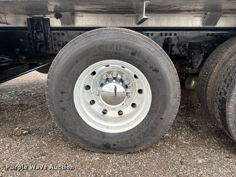 image for item FW3523 2013 Volvo VHD vacuum truck