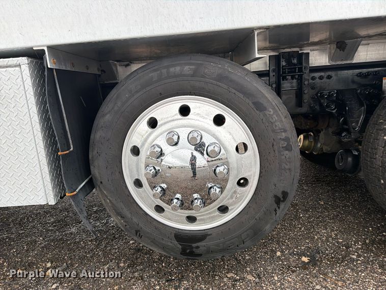 image for item FW3523 2013 Volvo VHD vacuum truck