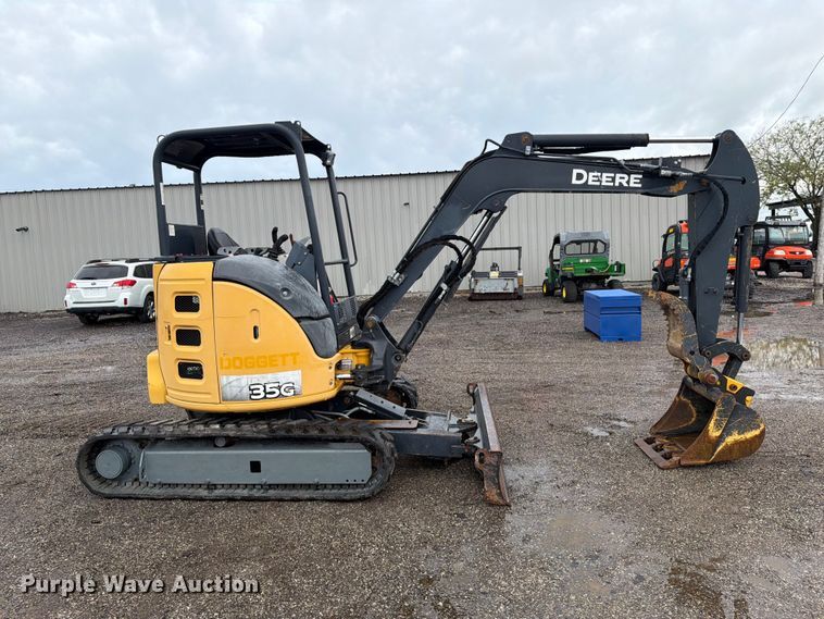image for item FW3524 2015 John Deere 35G mini excavator
