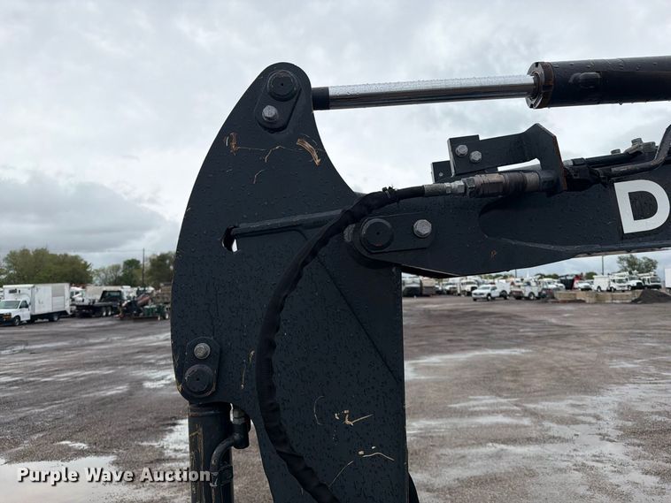 image for item FW3524 2015 John Deere 35G mini excavator