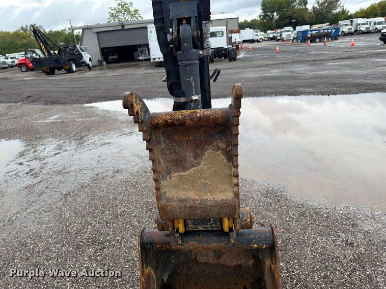 image for item FW3524 2015 John Deere 35G mini excavator