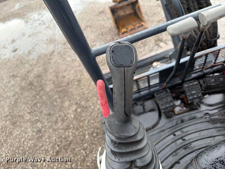 image for item FW3524 2015 John Deere 35G mini excavator