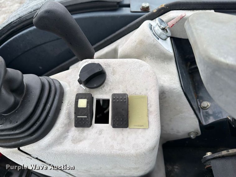 image for item FW3524 2015 John Deere 35G mini excavator