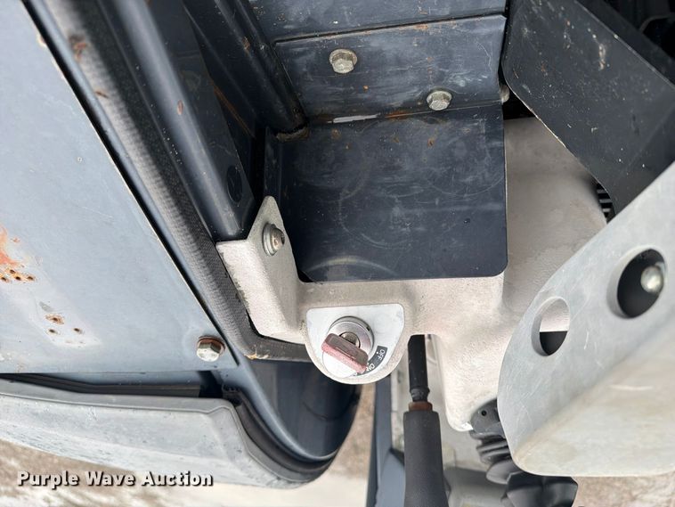image for item FW3524 2015 John Deere 35G mini excavator