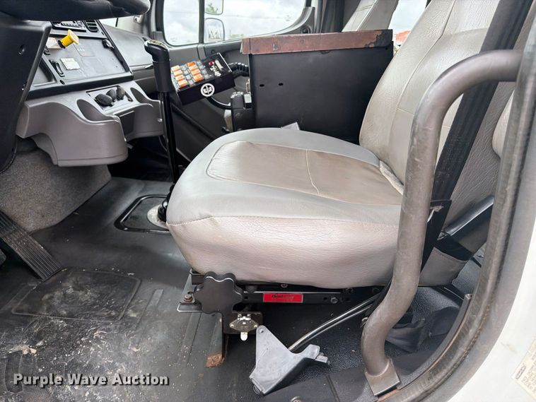 image for item FW3526 2012 Freightliner Business Class M2 Crew Cab utility / service truck