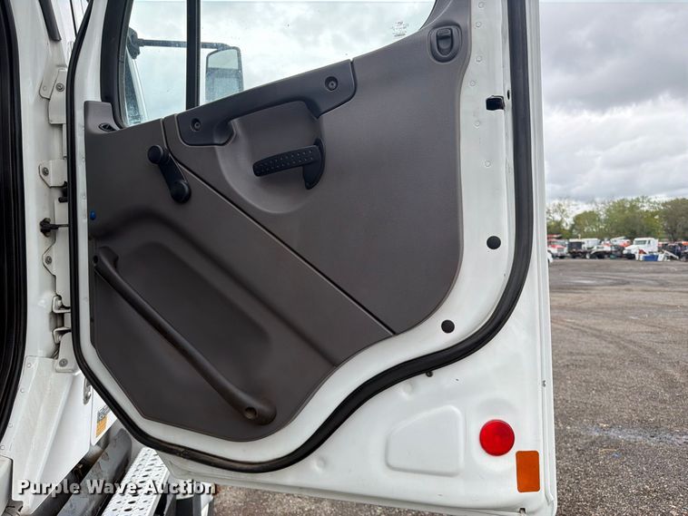 image for item FW3526 2012 Freightliner Business Class M2 Crew Cab utility / service truck