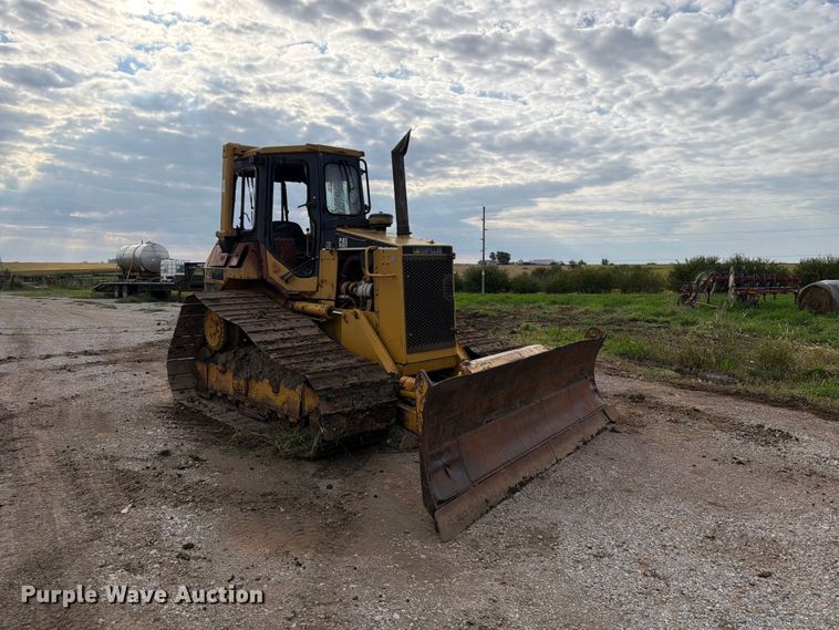 image for item OE9723 1981 Caterpillar D4H dozer