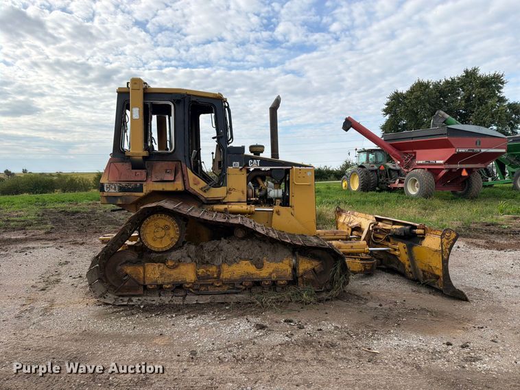 image for item OE9723 1981 Caterpillar D4H dozer