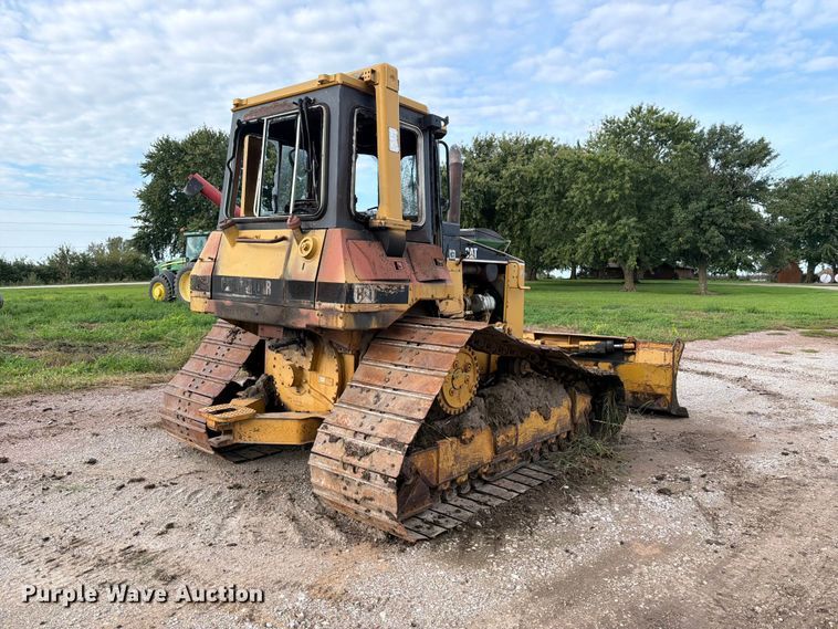 image for item OE9723 1981 Caterpillar D4H dozer