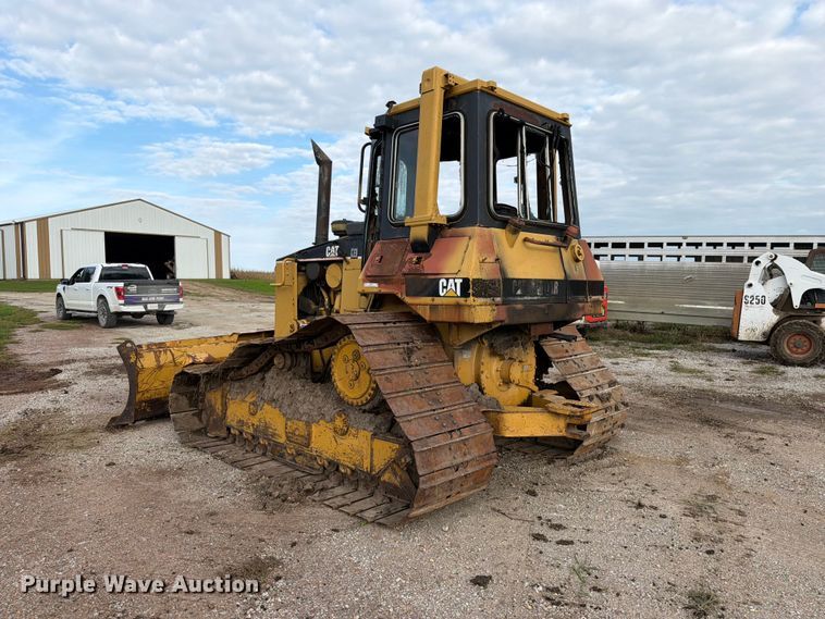 image for item OE9723 1981 Caterpillar D4H dozer