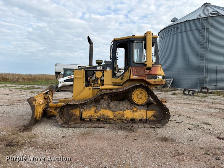 image for item OE9723 1981 Caterpillar D4H dozer
