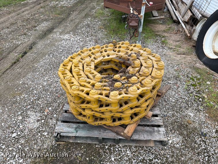 image for item OE9723 1981 Caterpillar D4H dozer
