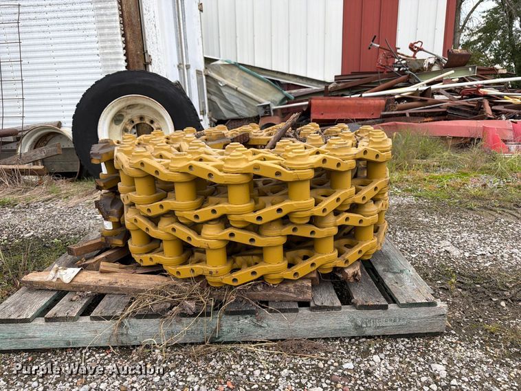 image for item OE9723 1981 Caterpillar D4H dozer