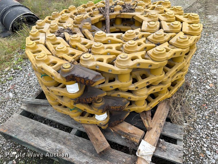 image for item OE9723 1981 Caterpillar D4H dozer