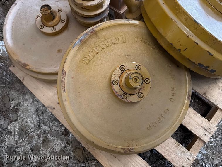image for item OE9723 1981 Caterpillar D4H dozer