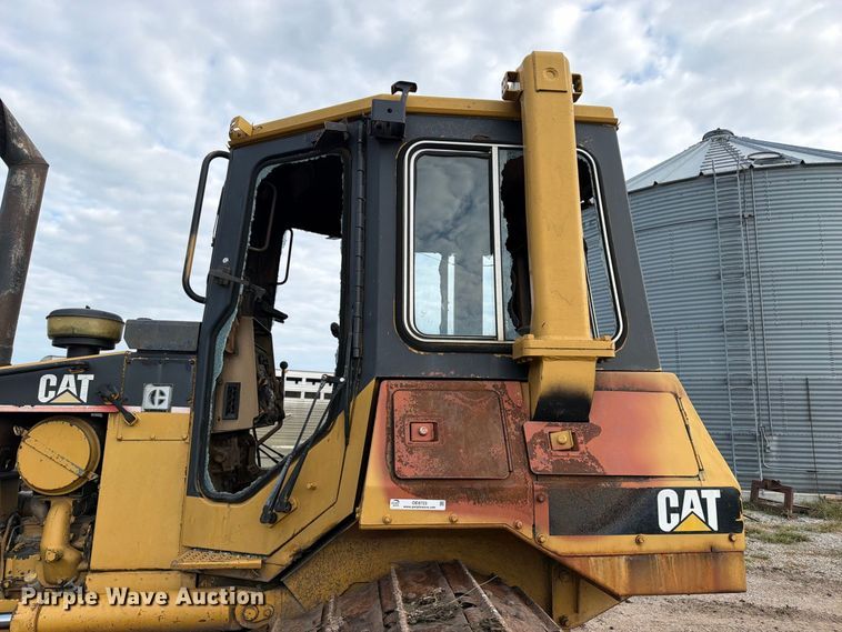 image for item OE9723 1981 Caterpillar D4H dozer