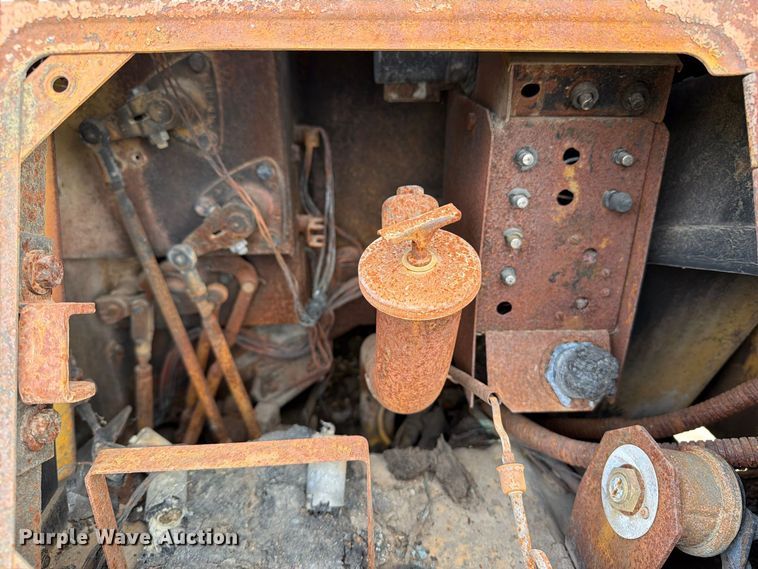 image for item OE9723 1981 Caterpillar D4H dozer