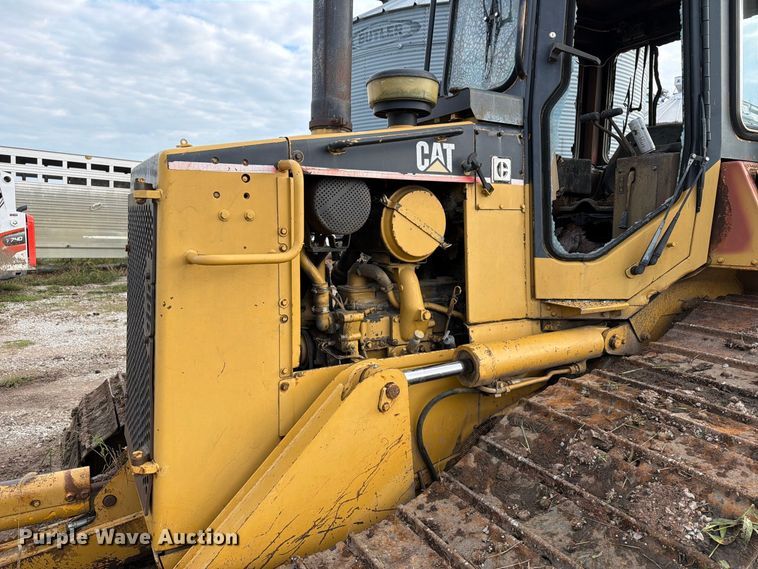 image for item OE9723 1981 Caterpillar D4H dozer