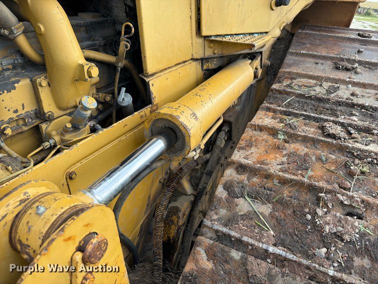 image for item OE9723 1981 Caterpillar D4H dozer