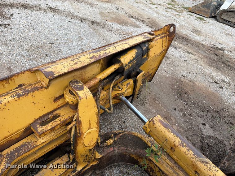 image for item OE9723 1981 Caterpillar D4H dozer