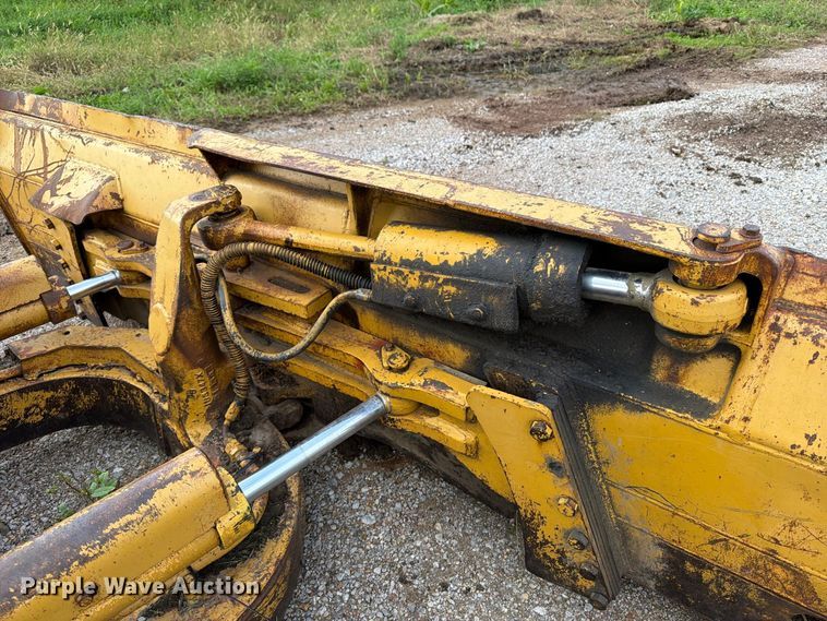 image for item OE9723 1981 Caterpillar D4H dozer