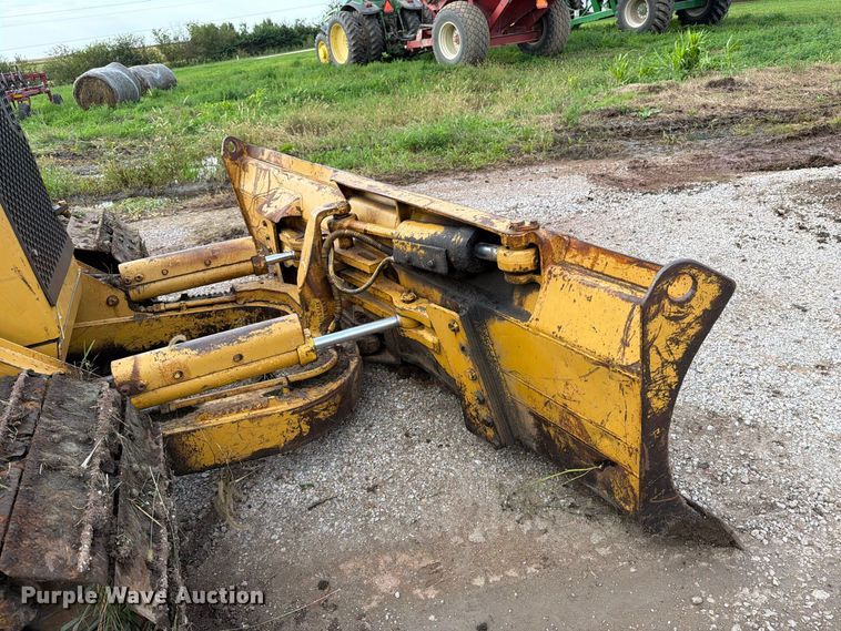 image for item OE9723 1981 Caterpillar D4H dozer