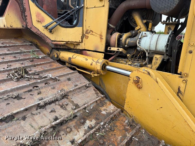 image for item OE9723 1981 Caterpillar D4H dozer
