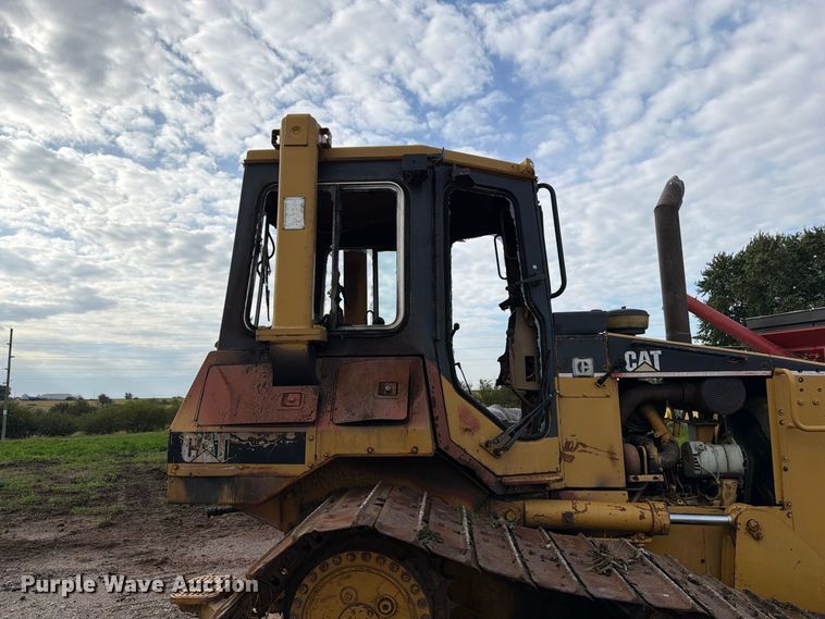 image for item OE9723 1981 Caterpillar D4H dozer