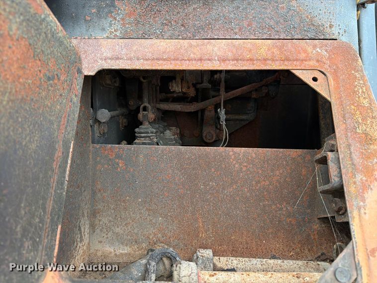 image for item OE9723 1981 Caterpillar D4H dozer