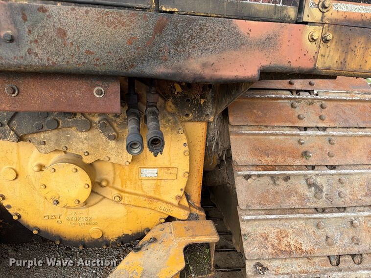 image for item OE9723 1981 Caterpillar D4H dozer