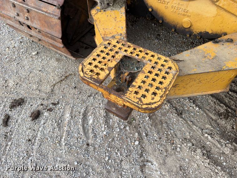 image for item OE9723 1981 Caterpillar D4H dozer