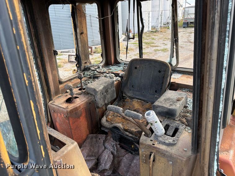 image for item OE9723 1981 Caterpillar D4H dozer