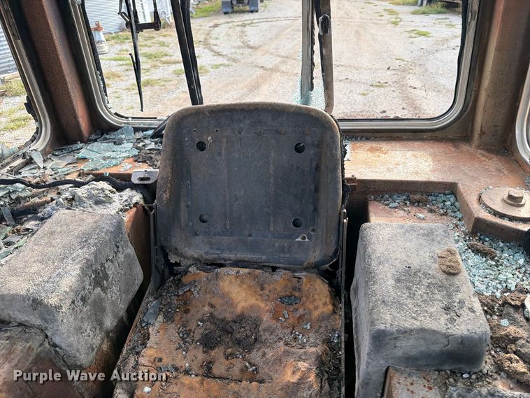 image for item OE9723 1981 Caterpillar D4H dozer