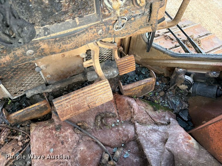 image for item OE9723 1981 Caterpillar D4H dozer