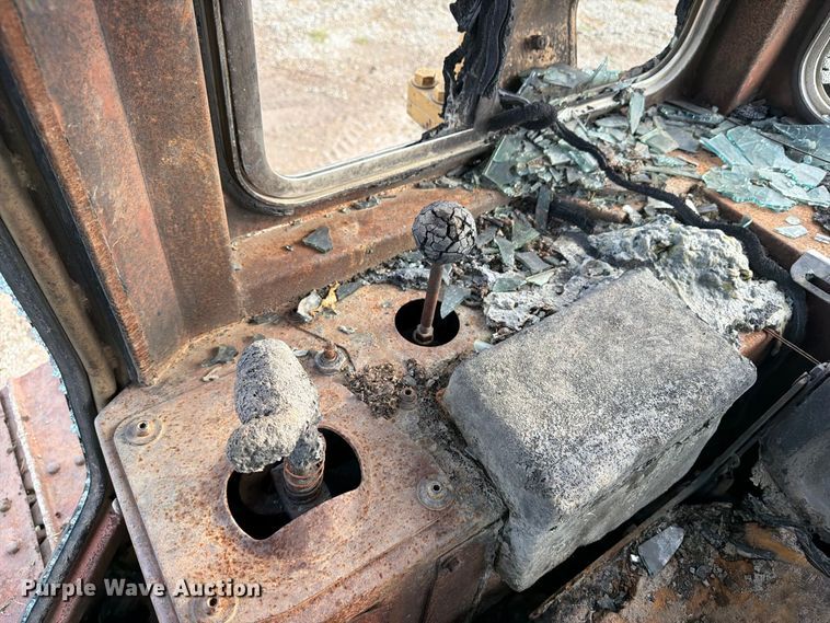 image for item OE9723 1981 Caterpillar D4H dozer