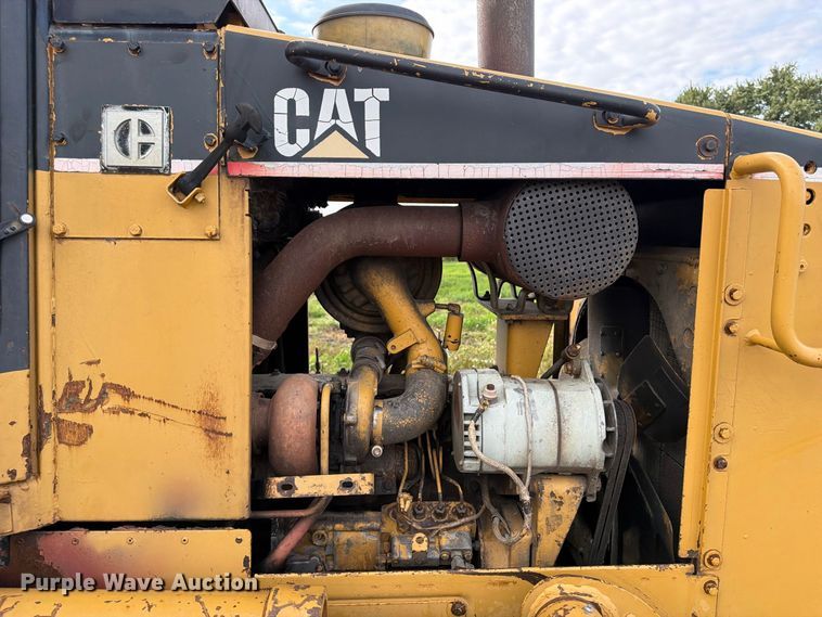 image for item OE9723 1981 Caterpillar D4H dozer