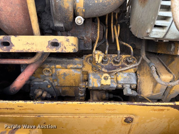 image for item OE9723 1981 Caterpillar D4H dozer
