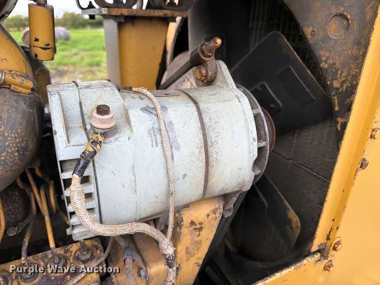 image for item OE9723 1981 Caterpillar D4H dozer