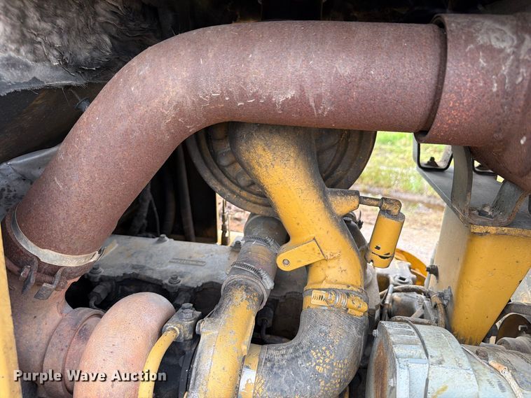 image for item OE9723 1981 Caterpillar D4H dozer