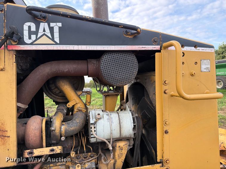 image for item OE9723 1981 Caterpillar D4H dozer