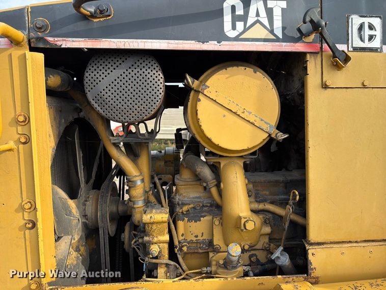 image for item OE9723 1981 Caterpillar D4H dozer
