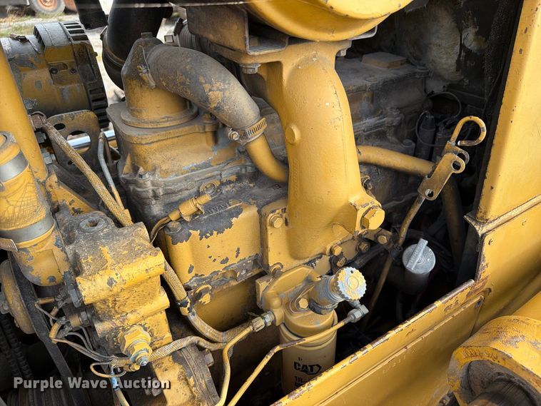 image for item OE9723 1981 Caterpillar D4H dozer