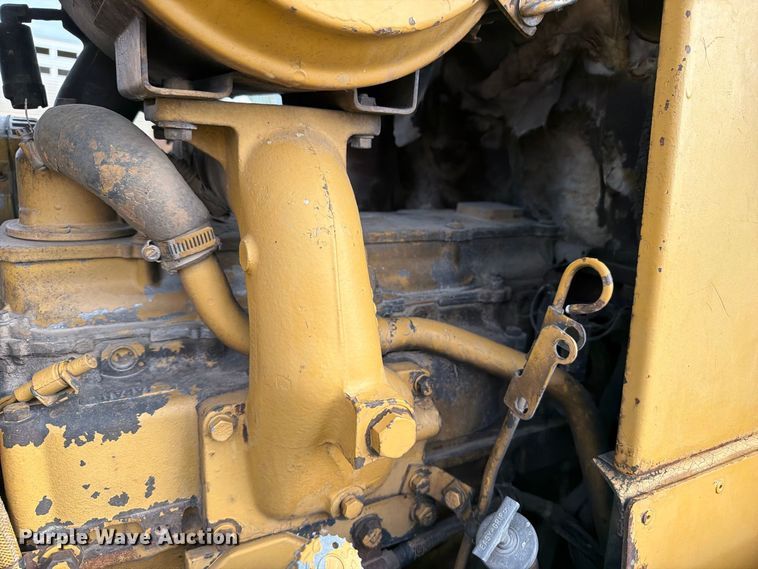 image for item OE9723 1981 Caterpillar D4H dozer