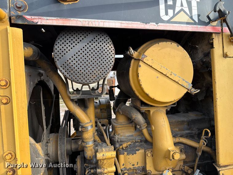 image for item OE9723 1981 Caterpillar D4H dozer