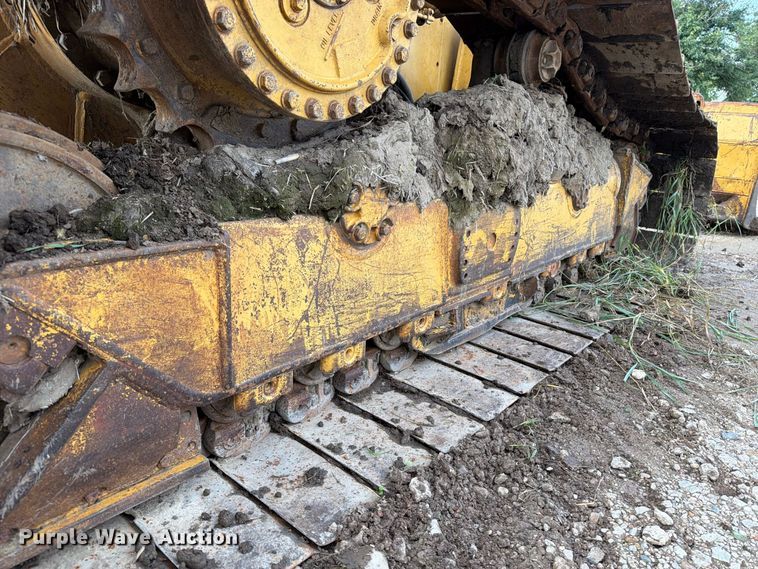 image for item OE9723 1981 Caterpillar D4H dozer
