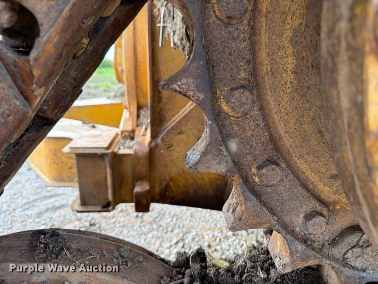 image for item OE9723 1981 Caterpillar D4H dozer