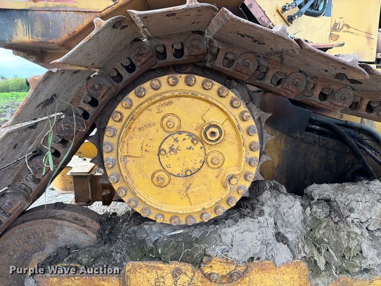 image for item OE9723 1981 Caterpillar D4H dozer